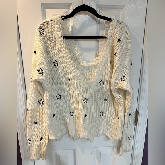 Sunday Stevens distressed Sweater - Picture 2 of 3